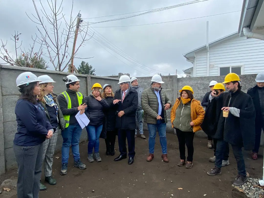 MindepBiobio's tweet photo. ¡Seguimos desplegados! Seremi @andreasaldaa16 participó junto a diversas autoridades regionales en recorrido realizado por proyecto "Los Castaños 2" sector Yumbel Estación, importantes obras que darán solución habitacional a numerosas familias de la comuna.
#gobiernopresente https://t.co/sAHNRwWEkY