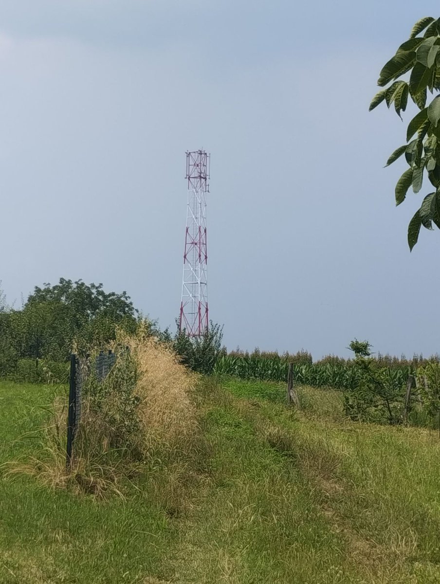 Nemanja02's tweet photo. @sicveO11 Antenski stub a1 u selu popovic, lazirani podaci da se u blizini ne nalaze registrivana turisticka domacinstva i ambijemtalne ucionice za decu? Posali smo i vama bez odgovora smo ostali.. https://t.co/IDwmAMglYb