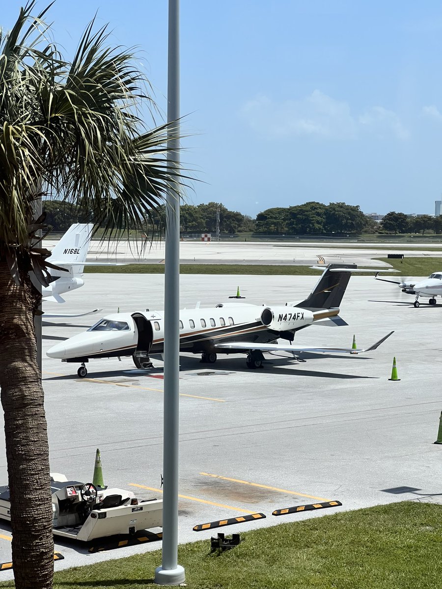 cezieg's tweet photo. This Learjet at FLL 🥵
#flyinf #aviation #avgeek https://t.co/F5chJTIidJ