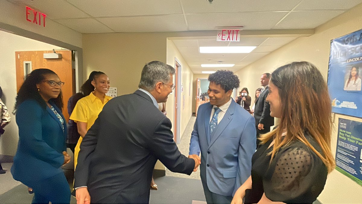 CLEMetroSchools's tweet photo. Rep. @ShontelMBrown  hosted a roundtable discussion with  @HHSGov Sec. Xavier Becerra, Congresswoman @EmiliaSykesOH , @metrohealthCLE  CEO Dr. Airica Steed, LWSH principal Juliet King and two graduates about  innovative partnership connecting students with health care careers. https://t.co/EO5BveLlqg
