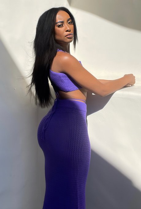 Would you fuck me in this outfit? https://t.co/idC7PgzT5h