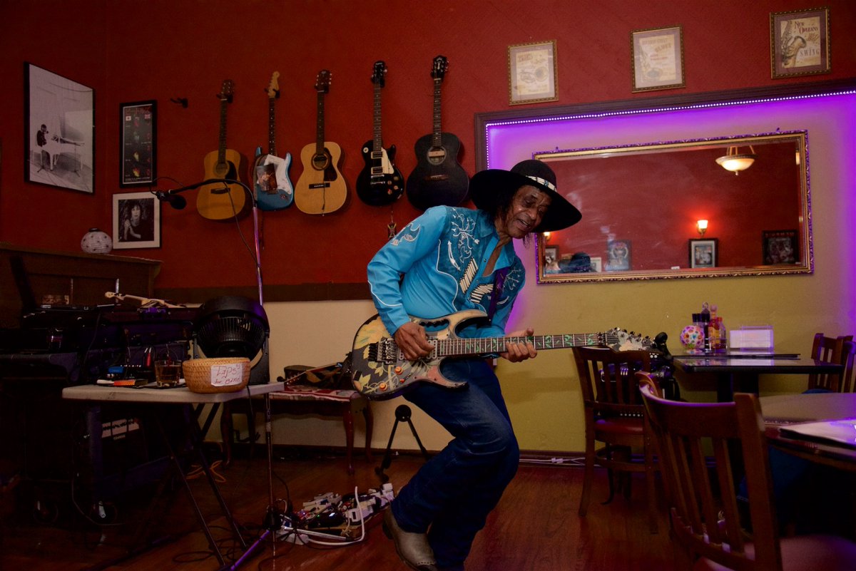 lighthouseave's tweet photo. Blues musician Alligator returns to Bon Ton L'Roy's Lighthouse Smokehouse with special guest Mario Valens this Saturday, 7pm.

Enjoy a night of great music along with Bon Ton's fantastic food  at 794 Lighthouse Ave in Monterey. No cover charge. https://t.co/AcMCrVtrT0