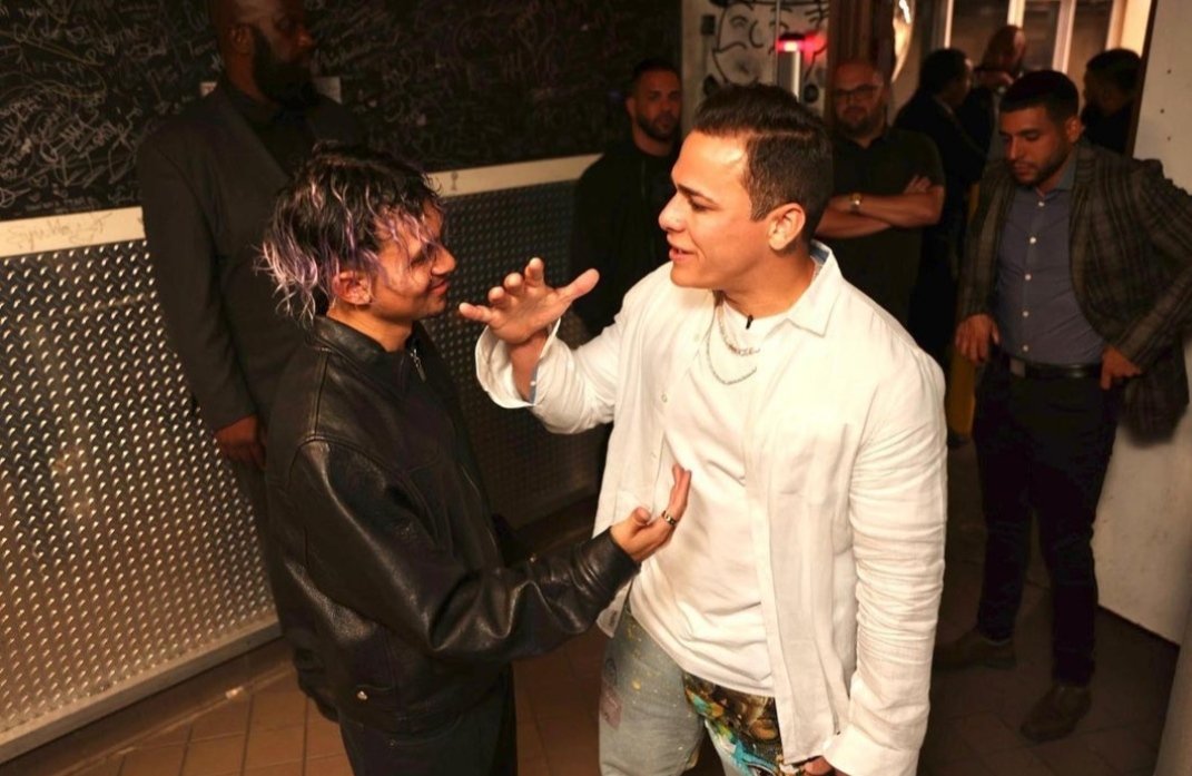 El regalo exclusivo que le hicimos a <a href="/Tainy/">TAINY</a> cortesía de Rigo León un artista visual en colaboración con <a href="/MiamiViceLS/">Miami Vice Marketing Group Inc</a>, felicidades en tu nuevo album #DATA es un palo Bro, gracias por estrenarlo con nosotros en <a href="/LIVmiami/">LIV</a>