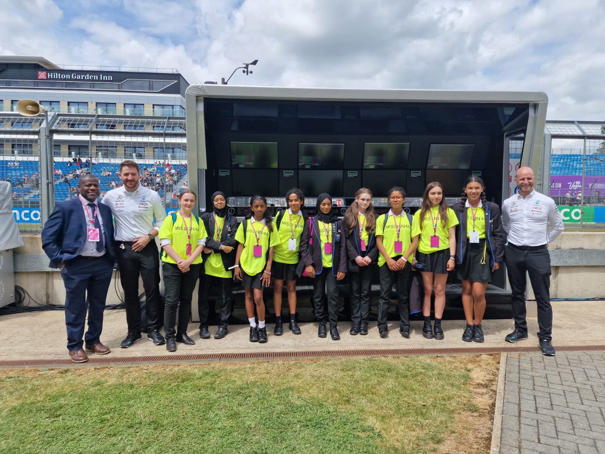 @HarrisGirlsED Scientists and Engineers of the future really inspired by @MercedesAMGF1 and @SilverstoneUK looking at sustainability issues thanks to @stephbazire. Our students were fascinated by the teamwork and levels of monitoring to ensure safety. Thanks to all @mission44