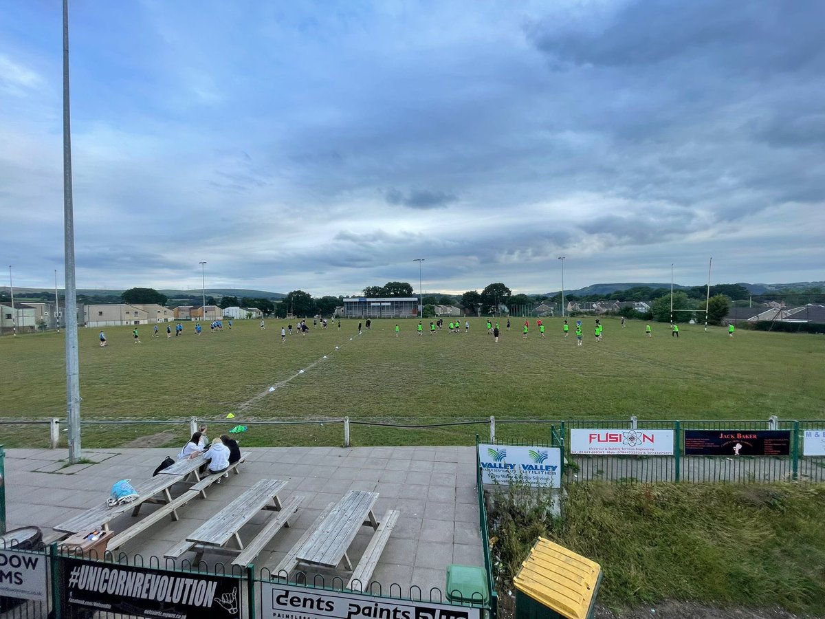 Cracking session tonight, the lads tonight trained with <a href="/Nelsonrfc/">Nelson RFC 🦄</a> seniors in a touch session, 24 youth boys along with 40 senior players totalling 64 players on show! Some great rugby on display fair play 👏🏻👏🏻

#ProfiYnIawn