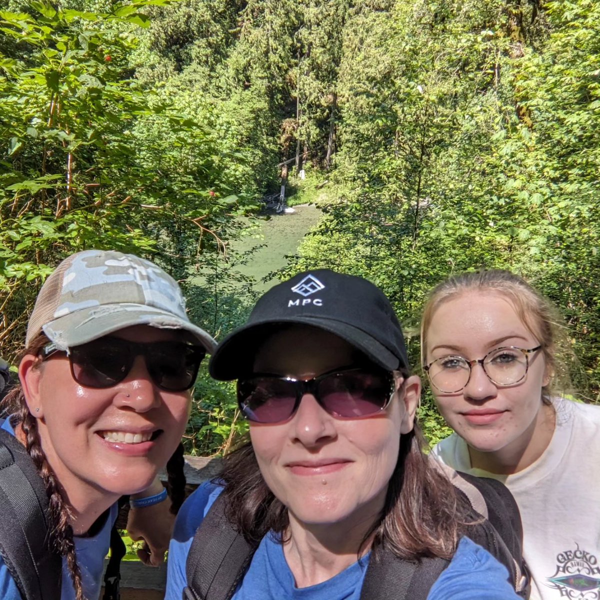 Went on a hike 🥾🎒 w/my sister and my daughter. I'm the one in the MPC hat. A short 4 mi, so much fun. My sister is now a 1st year Peaker. So glad she joined <a href="/MyPeakChallenge/">My Peak Challenge</a> with me. <a href="/CoachValbo/">John Valbonesi</a> @fitmooney thx for all the 💦 WO. <a href="/SamHeughan/">Sam Heughan</a> thx for MPC.💪❤️