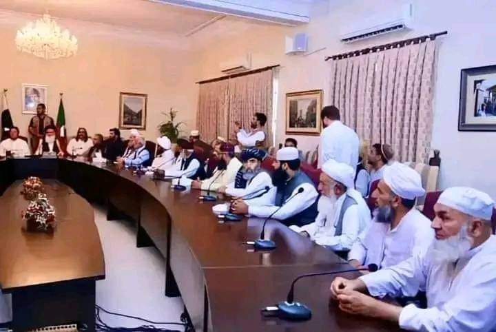 مولانا محمد خان شیرانی کے صدارت میں پاکستان کے تمام علماء کرام نے ایک اہم میٹنگ کی  میٹنگ کے بعد عمران خان کی کال پر لبیک کہہ کر جمعہ کی نماز کے بعد نکلنے کی کال دے دی✌️⁩

ریٹویٹ کریں اور آگ کی طرح پھیلا دیں

#وقت_نہیں_گھر_رُکنے_کا
#غیرت_دیکھاؤعافیہ_لاؤ
