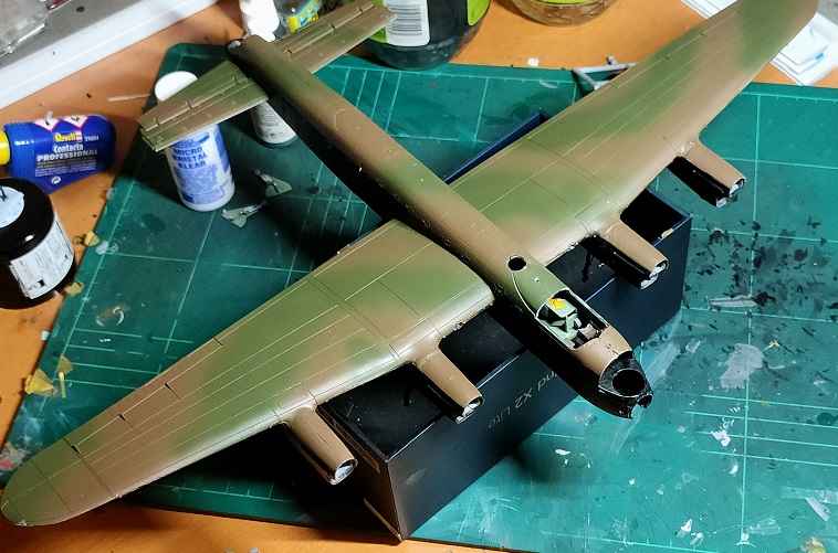 WartsNAllModels's tweet photo. #weathering the #airfix #172scale #hawkertempest and #building the #dambusters #lancaster #gunnests and #propellors on the https://t.co/cqPPEWXFpY #livestream in 30 minutes (9.30am ACST, 5pm PST) Pop past and chat! #scalemodel #ww2 #fighteraircraft #bomber #RAF https://t.co/E8noqejXTJ