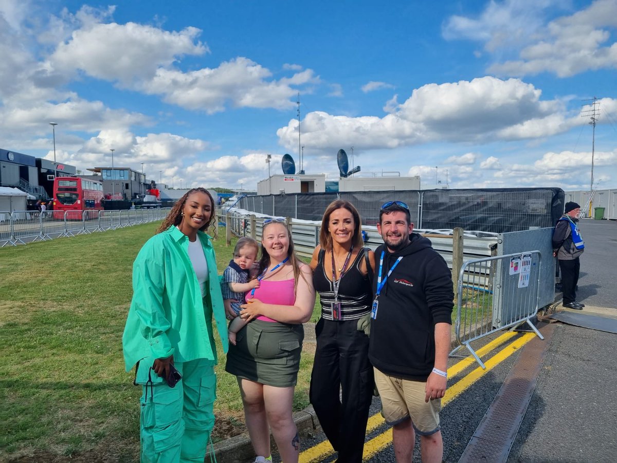 Emma_Frances93's tweet photo. @NataliePinkham @NaomiSchiff thank you for our picture 🥰 so happy we got our updated photo and you met Finley 🧡 https://t.co/mcmxPe8Fjb