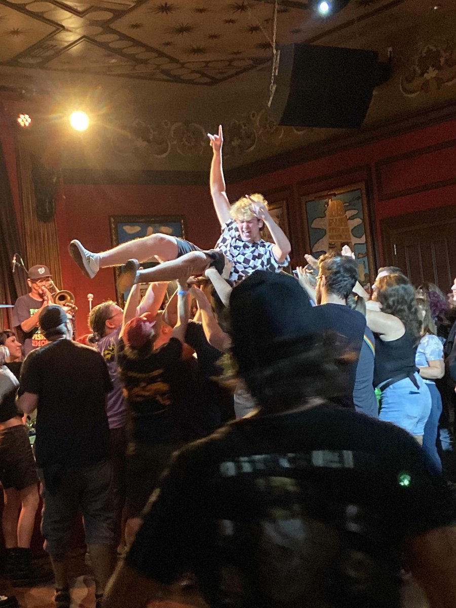 _kumobi's tweet photo. The @BadTimeRec show last night in Cleveland was amazing, thank you @traitorsska @catbiteband @wearetheunion and @KillLincoln for such a fun night! https://t.co/IUjAcwvl1o