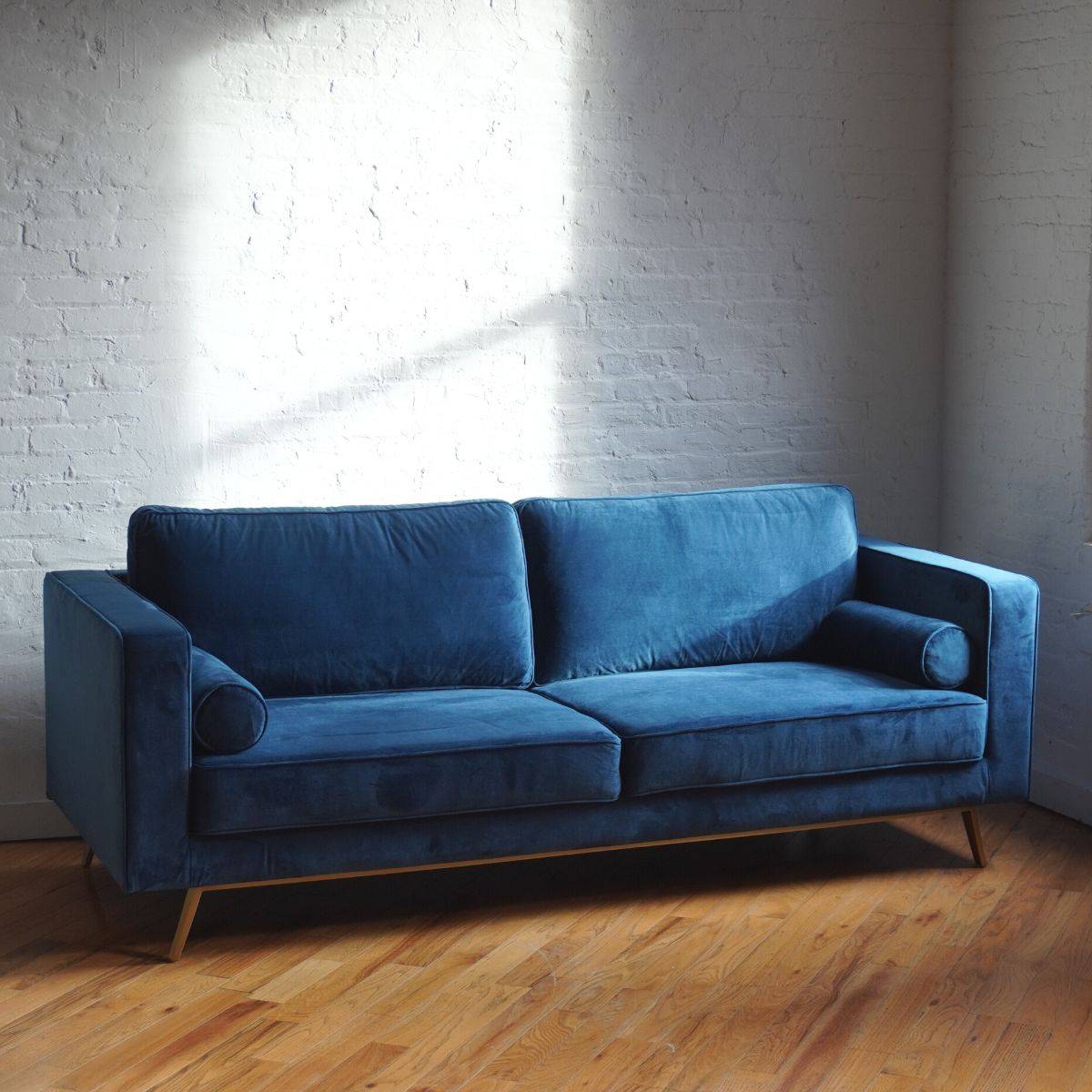 BrooklynSpaceCo's tweet photo. A couch you can really sink into - soft cushions with lush velvet make Introspect sofa irresistibly comfortable.

Introspect sofa in navy blue velvet. In-stock and available for 5-7 day delivery. https://t.co/9kQDqHAyFt