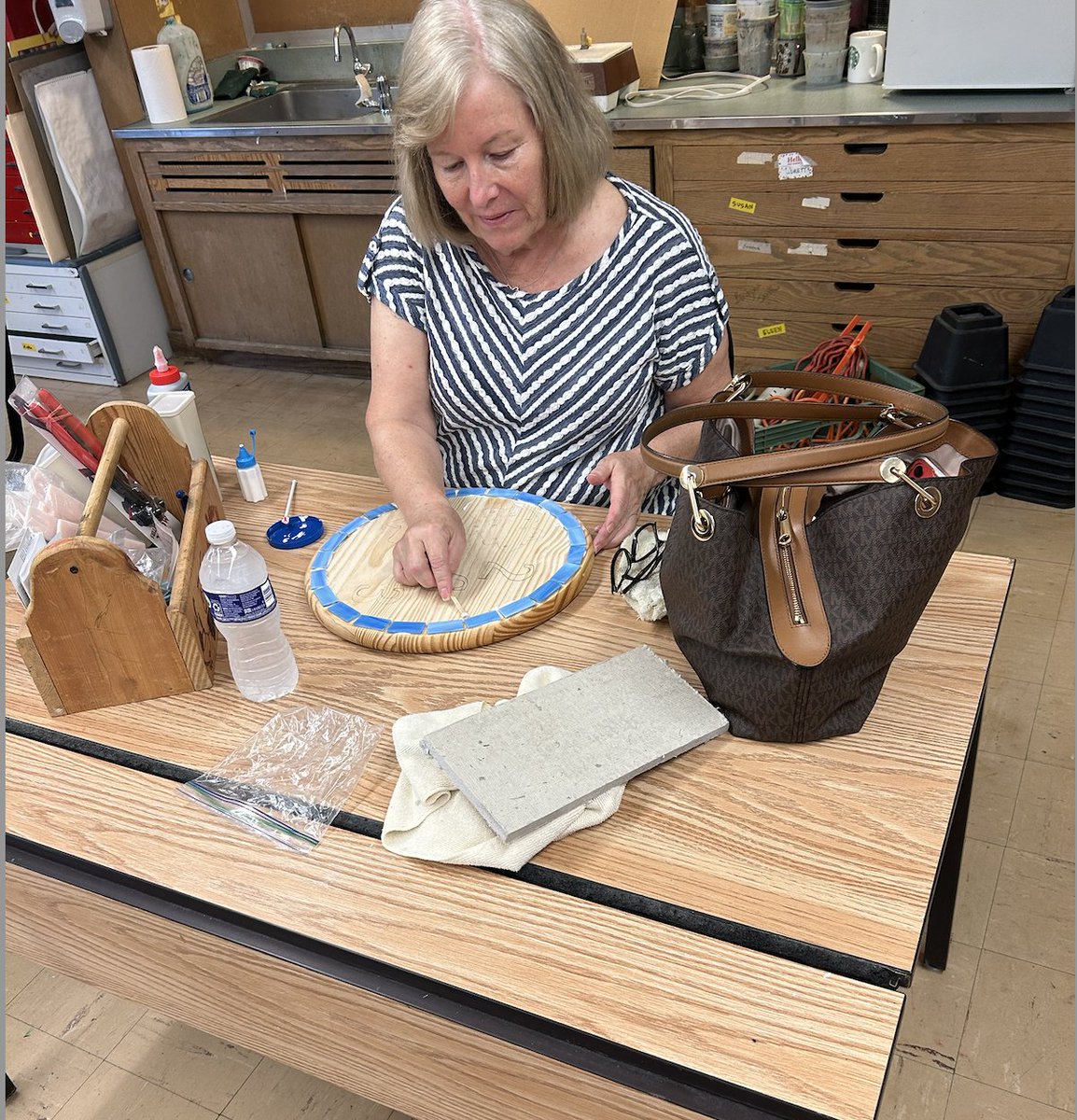 ClarkstownCLC's tweet photo. Summer adult classes are in session at the CLC!! Here we have some intermediate mosaic art makers! Don't worry beginners are welcome too! #clarkstown https://t.co/igOBbxx0Iy