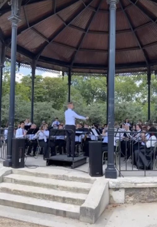 LMHSBand's tweet photo. Last evening in Paris, what an amazing day! Time in the Louvre, concert in Luxembourg Gardens, Seine River Cruise, sun setting at the Eiffel Tower! On to Switzerland 🇨🇭 in the morning. Can’t wait for the mountains! #kentuckyMA23 @musictravel1 https://t.co/M4d5QW6rp2