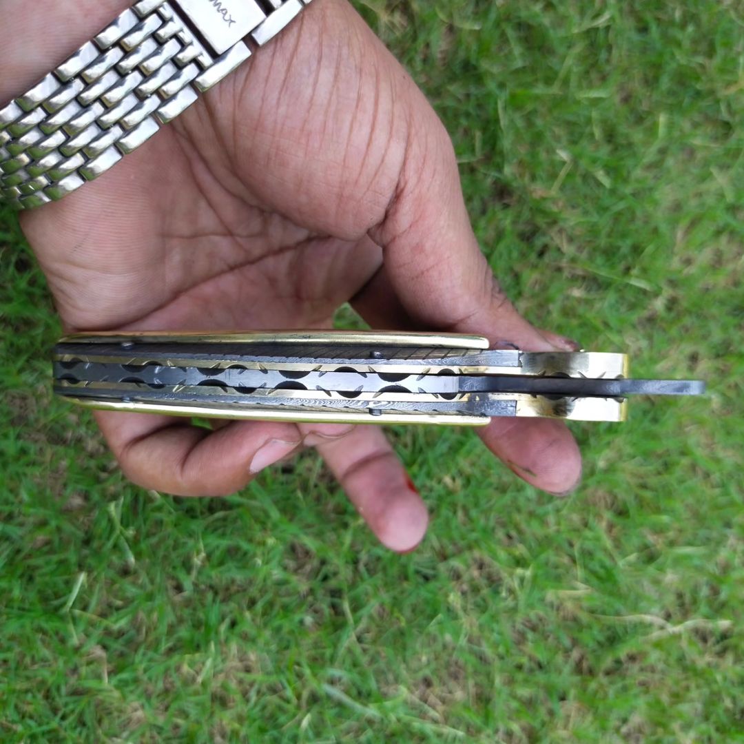 dragon_knives01's tweet photo. Leaf Design pocket folding knife for sale 💯
Shipping Worldwide 💯

#chef #outdoor #bladesmith #camping #blacksmith #knifesales #damascus #chefknife #art #handmadeknives #outdoors #sword #a #knifecollector #edcknives #steel #kitchenknife #messer #knifelover #huntingknife https://t.co/Lj5PsYgqAd