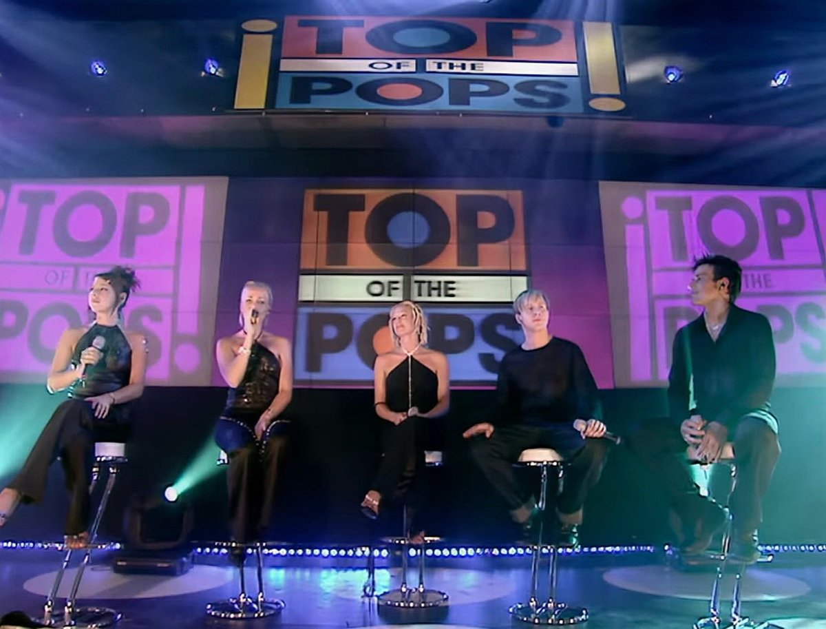 PhenomenalSteps's tweet photo. When I Said Goodbye. Top of the Pops,2000.
#steps #song #whenisaidgoodbye #popsong #ballad #singers #band #officialsteps #memories #Throwback #lisascottlee #ianhwatkins #leelatchfordevans #clairerichards #fayetozer https://t.co/zjnHaRPtMX