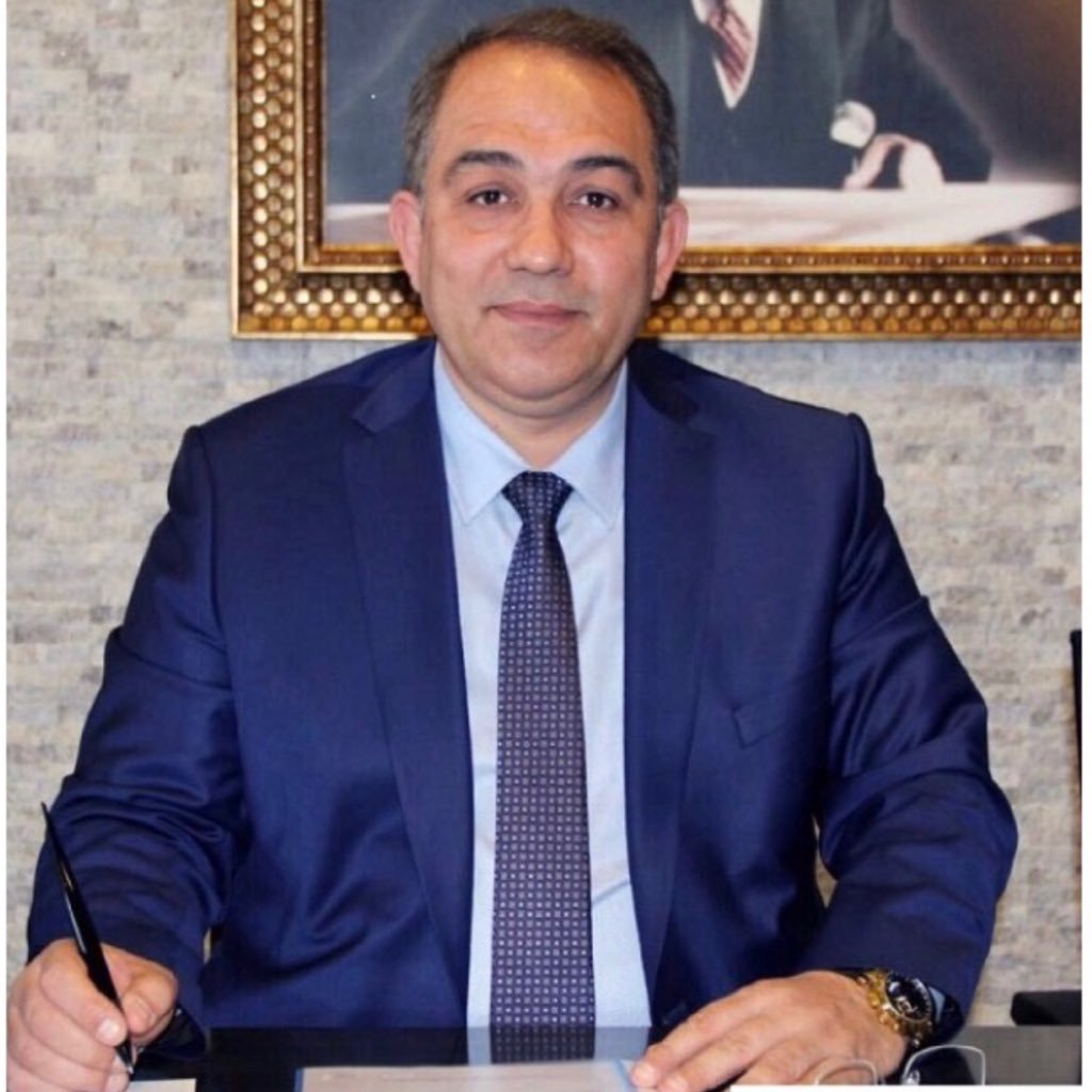 Cumhurbaşkanımız Sn <a href="/RTErdogan/">Recep Tayyip Erdoğan</a>‘ın tensipleriyle AK Parti Gaziantep İl Başkanlığı görevine atanan Sn Murat Çetin’i (<a href="/muratcetin27/">Murat Çetin</a>) kutlar; yeni görevinde başarılar dileriz.

Görevi devreden Sn <a href="/ErtugrulTEYMUR/">Ertuğrul TEYMUR</a>'a bugüne kadar yapmış olduğu hizmetlerden dolayı teşekkür ederiz.