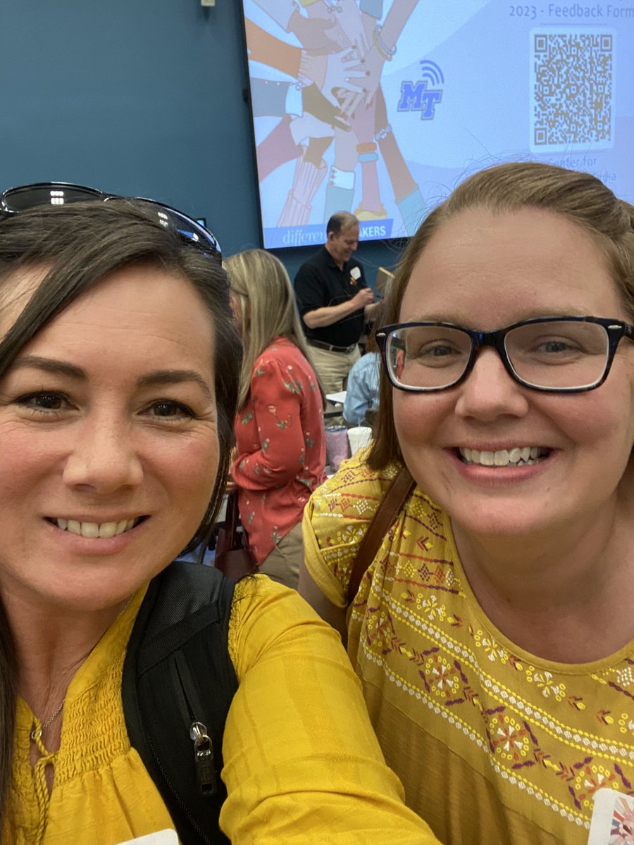 PattyVidaurri's tweet image. A day of training! Summer Learning ❤️📚 #rcschools #sce #ESL #ELL