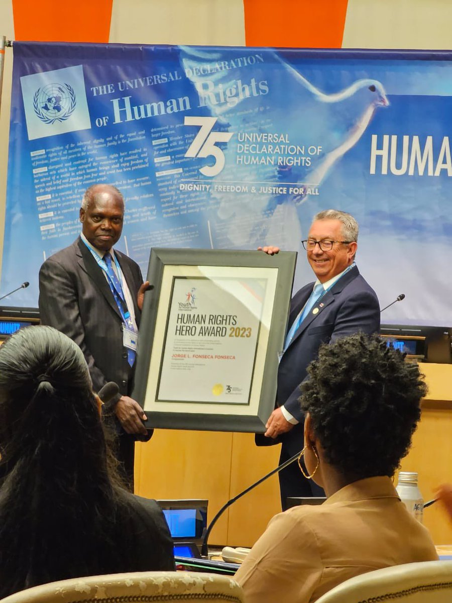Les comparto el agradecimiento a las y los diputados 2018-2022, a todos y todas ustedes, el premio que en la ONU, la asociación Jóvenes por los Derechos Humanos Internacional me acaba de otorgar, porque cada uno de ustedes tienen parte en él.
