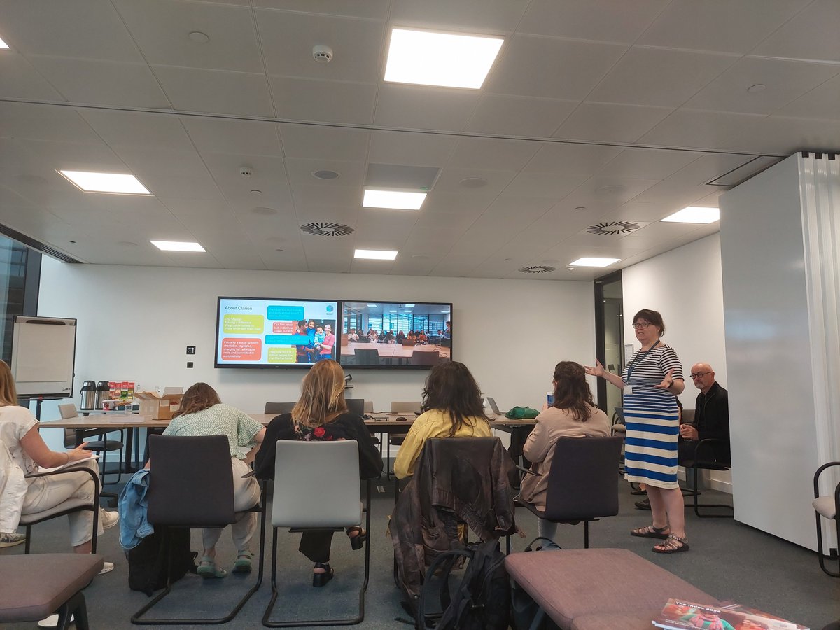 In the mornign we visisted @Clarion_Group in London. Elanor Warwick introduced the association's history. Paul Quinn, Iwona Grala, and Imogen Barber presented Clarion's sustainable approach to building regeneration. @UniofReading @UniRdg_Arc @redwell_itn #ReadingSummerSchool