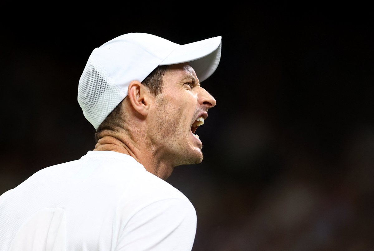 standardsport's tweet photo. MURRAY BREAKS!

The perfect start to the third set as he breaks Tsitsipas to love!

LIVE: https://t.co/jF7eStj0xg

#Wimbledon