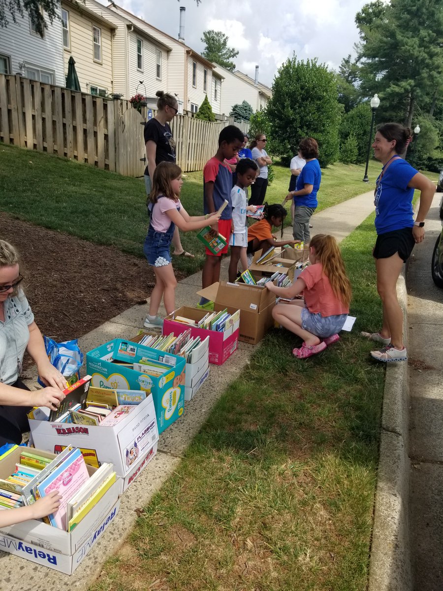 BonnieBraeES's tweet photo. Our very own Bonnie Brae Book Mobile brought books and popsicles to some excited Scotties today!
A big shout out to families &amp; staff who donated books and their time today.
Our Bonnie Brae Book Mobile makes the rounds again on Tuesday, July 25th (2 pm-4 pm). https://t.co/ttbY6sDSbC