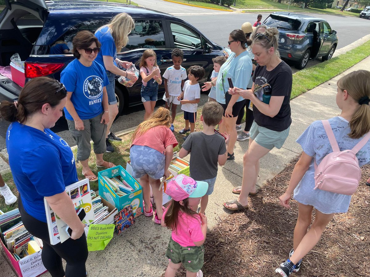 BonnieBraeES's tweet photo. Our very own Bonnie Brae Book Mobile brought books and popsicles to some excited Scotties today!
A big shout out to families &amp; staff who donated books and their time today.
Our Bonnie Brae Book Mobile makes the rounds again on Tuesday, July 25th (2 pm-4 pm). https://t.co/ttbY6sDSbC