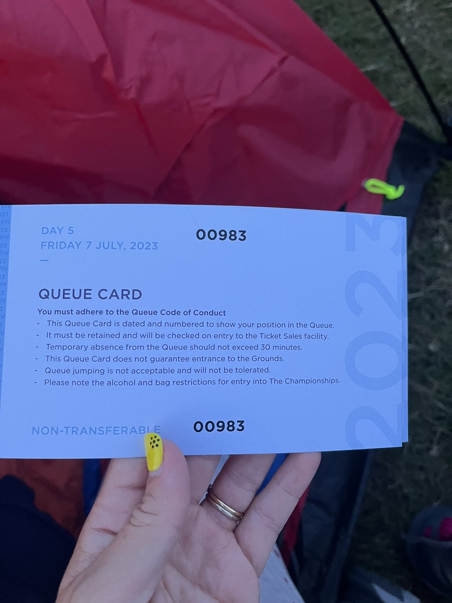 _jessicadaisy's tweet photo. @ViewFromTheQ arrived 9pm queue card 983 for tomorrow https://t.co/ldbOZAZdOe