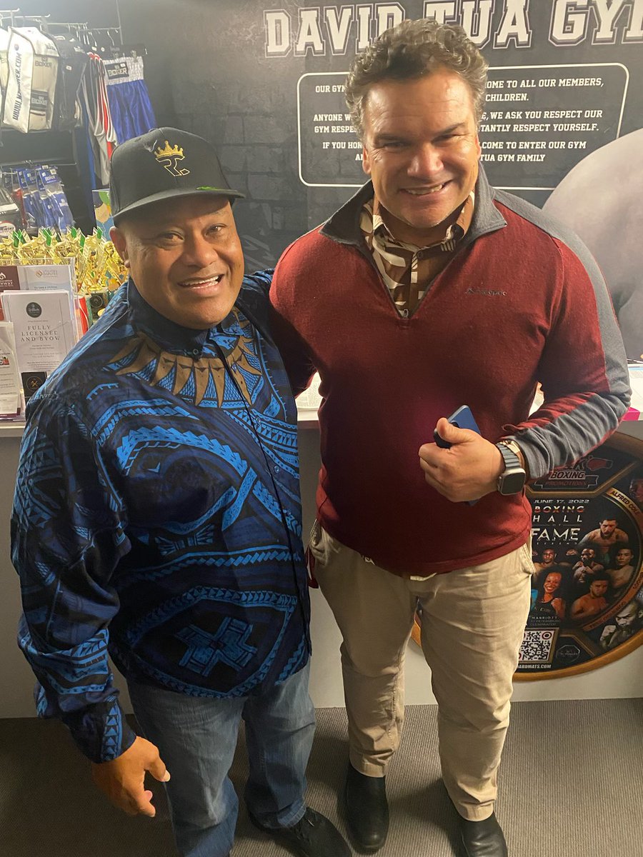 raisingchamps_'s tweet photo. Such an honor to meet these legends in person! Multiple Olympic Champion Valerie Adams, All Blacks Rugby Champ Sir Michael Jones & Boxing Champ thee David Tua 🇳🇿
#raisingchampions🏆 #proudpolynesian #goodwillmission @polynesianbowl #grateful https://t.co/835DsbPAuT