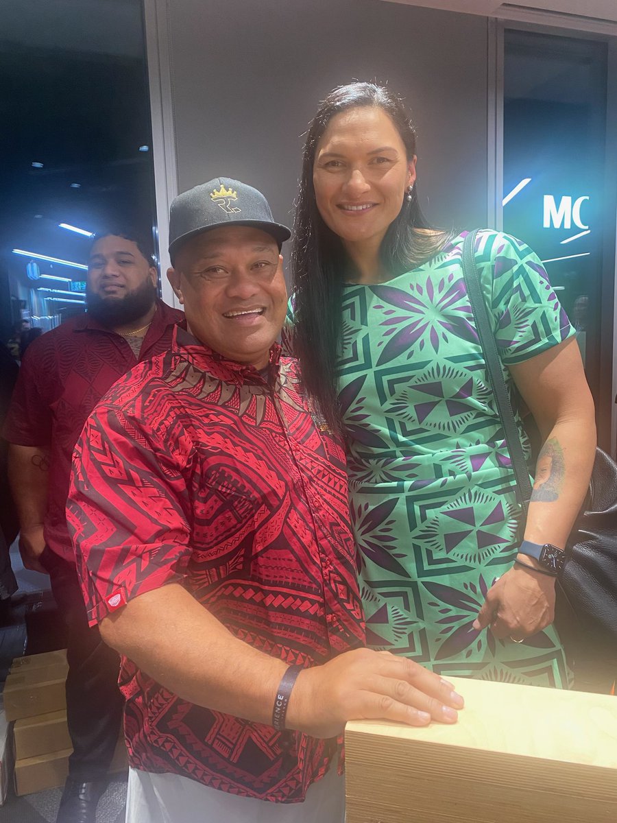 raisingchamps_'s tweet photo. Such an honor to meet these legends in person! Multiple Olympic Champion Valerie Adams, All Blacks Rugby Champ Sir Michael Jones & Boxing Champ thee David Tua 🇳🇿
#raisingchampions🏆 #proudpolynesian #goodwillmission @polynesianbowl #grateful https://t.co/835DsbPAuT
