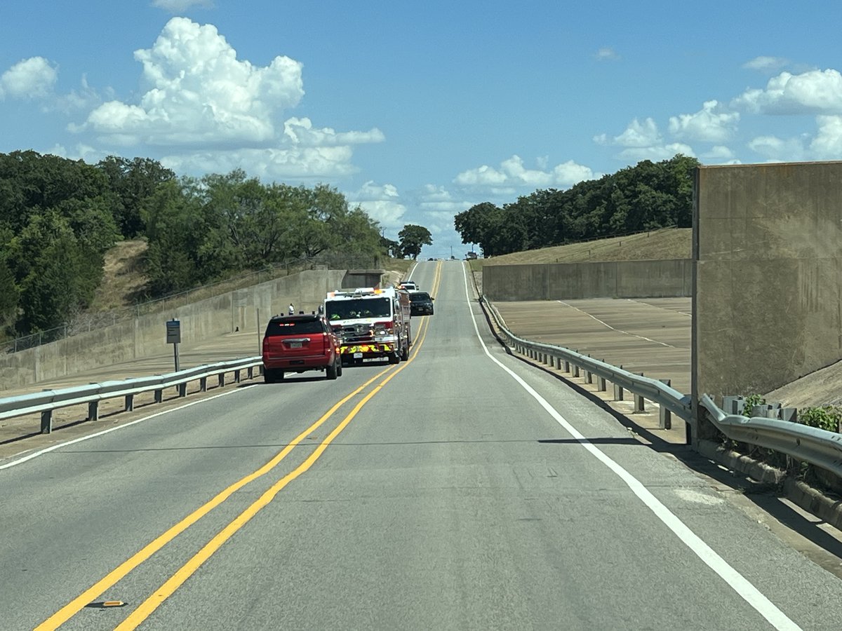 GrapevinePolice's tweet photo. INVESTIGATION UNDERWAY - Our officers are responding to reports of a body floating in the water near the spillway. Fairway Drive is closed between the golf course and Rockledge Park as our crews investigate. We will provide updates as we get them. https://t.co/PqohqqtHr2