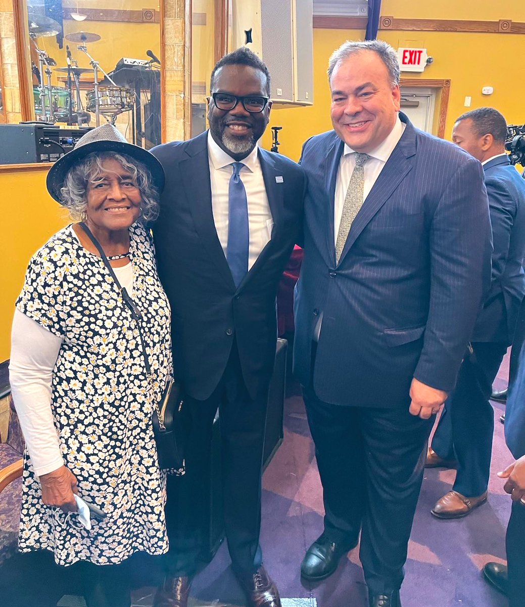 Honored to serve as part of @ChicagosMayor’s Transition Committee. Felt the legacy of a people-powered movement this morning in catching up with @greenreaper, Mayor Harold Washington’s campaign manager (and one of my mom’s best friends).