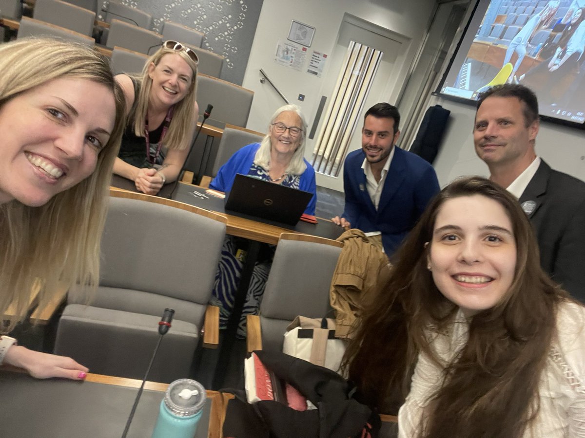 Recreating the narrative and moving forward together eating disorder public engagement event today at the Bush House <a href="/kingsedresearch/">Centre for Research in Eating and Weight Disorders</a>  <a href="/KingsIoPPN/">Institute of Psychiatry, Psychology & Neuroscience</a> <a href="/HeneghanAnya/">Anya Heneghan</a> I’m so inspired and honoured to work with this amazing team !!!!🙏empowering and connecting the ED community!!!