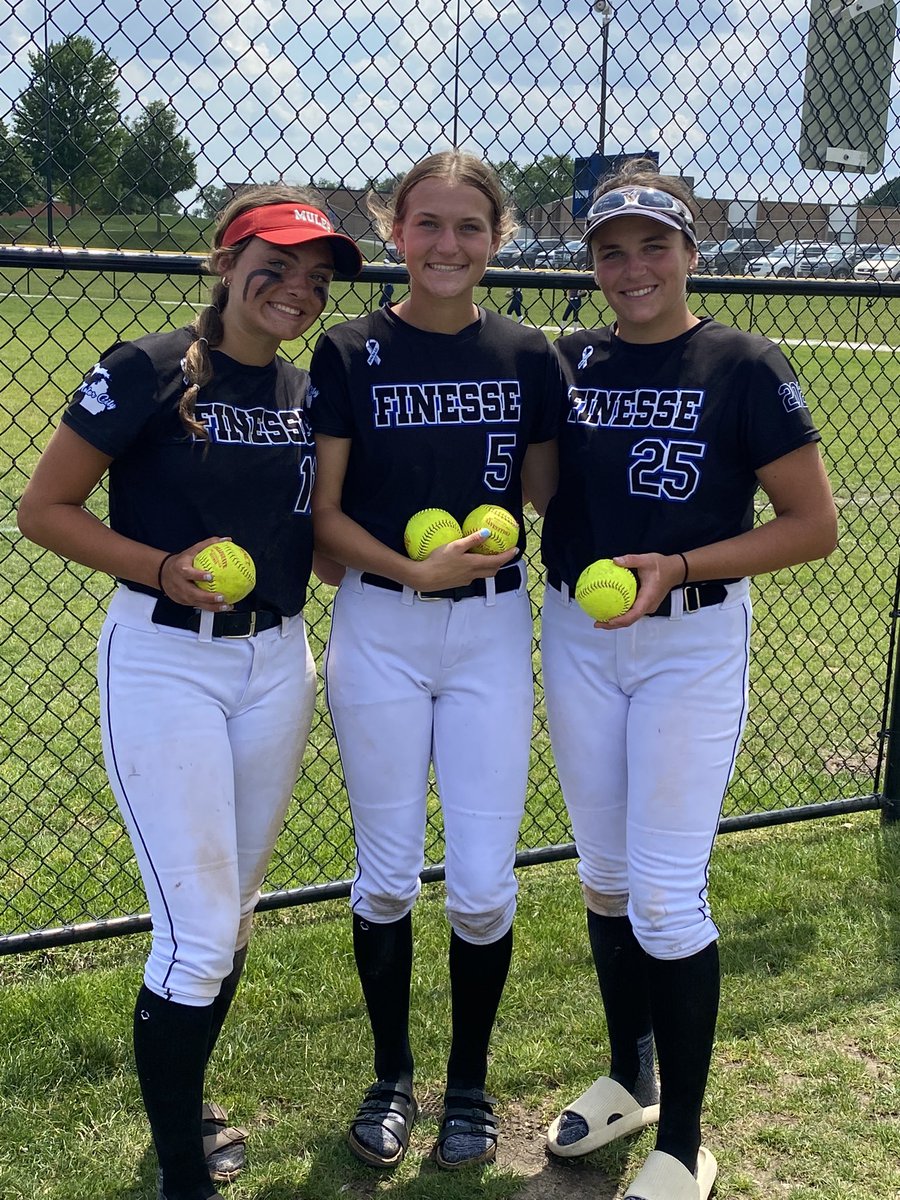 4 💣💣💣💣 in game 2 for these high school rivals, and FINESSE Teamates.
<a href="/MaddieHenegar/">Maddie Henegar</a> <a href="/emile_underwood/">Emilee Underwood</a> <a href="/ClaraCherry17/">Clara Cherry</a>  <a href="/FinesseOrg/">Finesse Fastpitch</a>