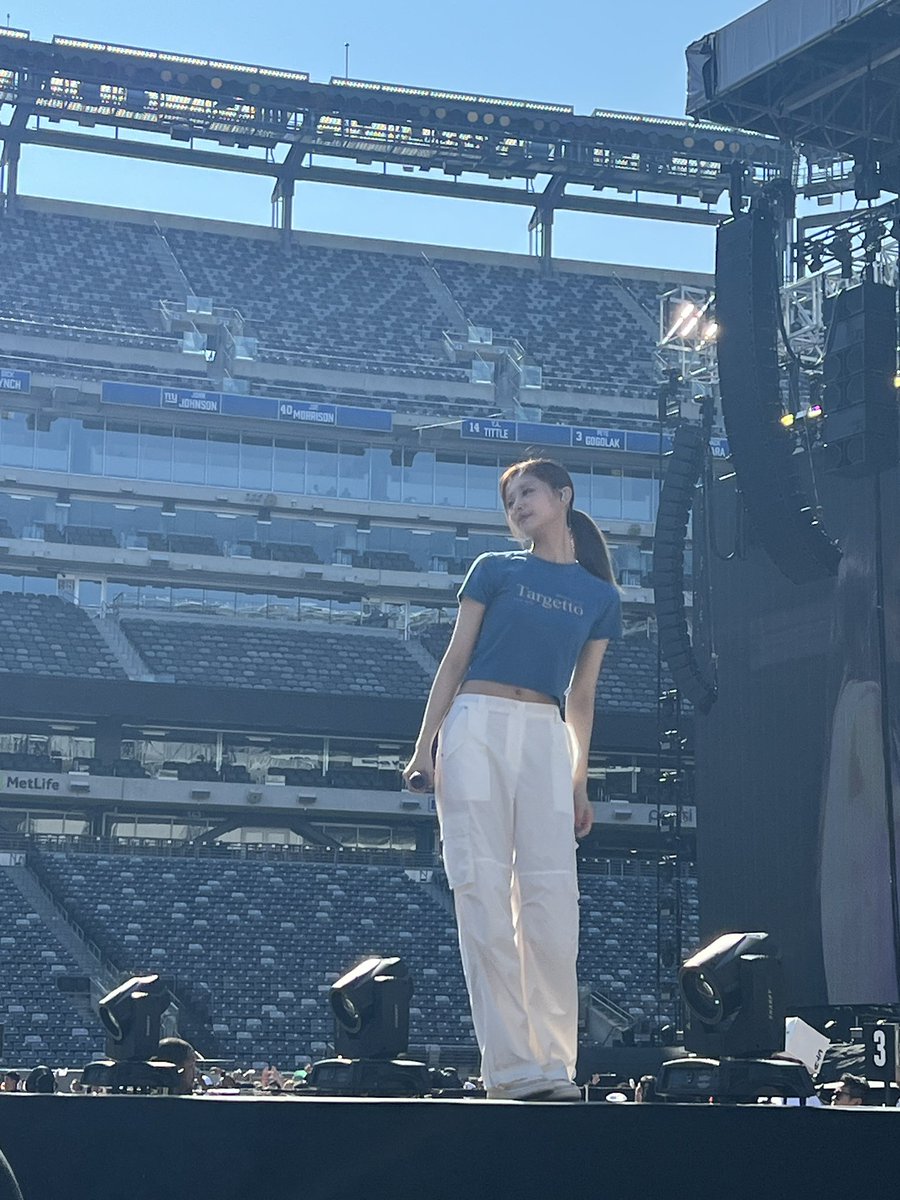 TWICE performed Scandal, Icon and Celebrate for their soundcheck at MetLife just now ❤️ #TWICE_5TH_WORLD_TOUR