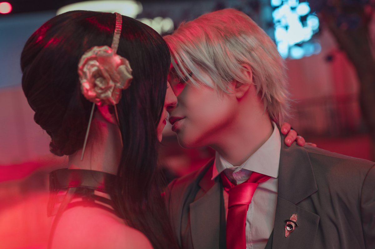 nightsideprince's tweet photo. It's pretty late but I've postponed dropping these pics here for too long now!

Can't put into words how much I adore our Spy Family shoot results!⭐
@phoeniixiia and @Maidmimi_ as the loveliest Yor and Anya💞
#SPYxFamily https://t.co/b3fQWvOxrA