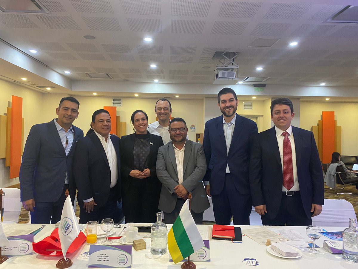 Santiago Ospina (@ospinasanti) on Twitter photo ¡Tenemos nueva Junta Directiva <a href="/asointermedias/">Asointermedias</a>! Felicito al nuevo Presidente alcalde <a href="/Alcaldiafblanca/">Alcaldía de Floridablanca</a> <a href="/MiguelMorenoSu/">Miguel Ángel Moreno</a>, a la Vicepresidente alcaldesa <a href="/AlcaldiaSQ/">Alcaldía S.Quilichao</a> <a href="/luamgugo/">Lucy Amparo Guzmán G</a> y Secretario alcalde <a href="/elretiroant/">Alcaldía de El Retiro</a> <a href="/nolberbedoya/">Nolber Bedoya</a>, será un año de grandes logros para las #CiudadesIntermedias ¡Tenemos nueva Junta Directiva <a href="/asointermedias/">Asointermedias</a>! Felicito al nuevo Presidente alcalde <a href="/Alcaldiafblanca/">Alcaldía de Floridablanca</a> <a href="/MiguelMorenoSu/">Miguel Ángel Moreno</a>, a la Vicepresidente alcaldesa <a href="/AlcaldiaSQ/">Alcaldía S.Quilichao</a> <a href="/luamgugo/">Lucy Amparo Guzmán G</a> y Secretario alcalde <a href="/elretiroant/">Alcaldía de El Retiro</a> <a href="/nolberbedoya/">Nolber Bedoya</a>, será un año de grandes logros para las #CiudadesIntermedias