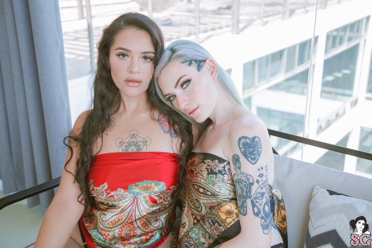 2 pic. Have you seen our multi ? For @suicidegirls mi baby @itstorro 📸cudnovati https://t.co/tWgQqcyHz6