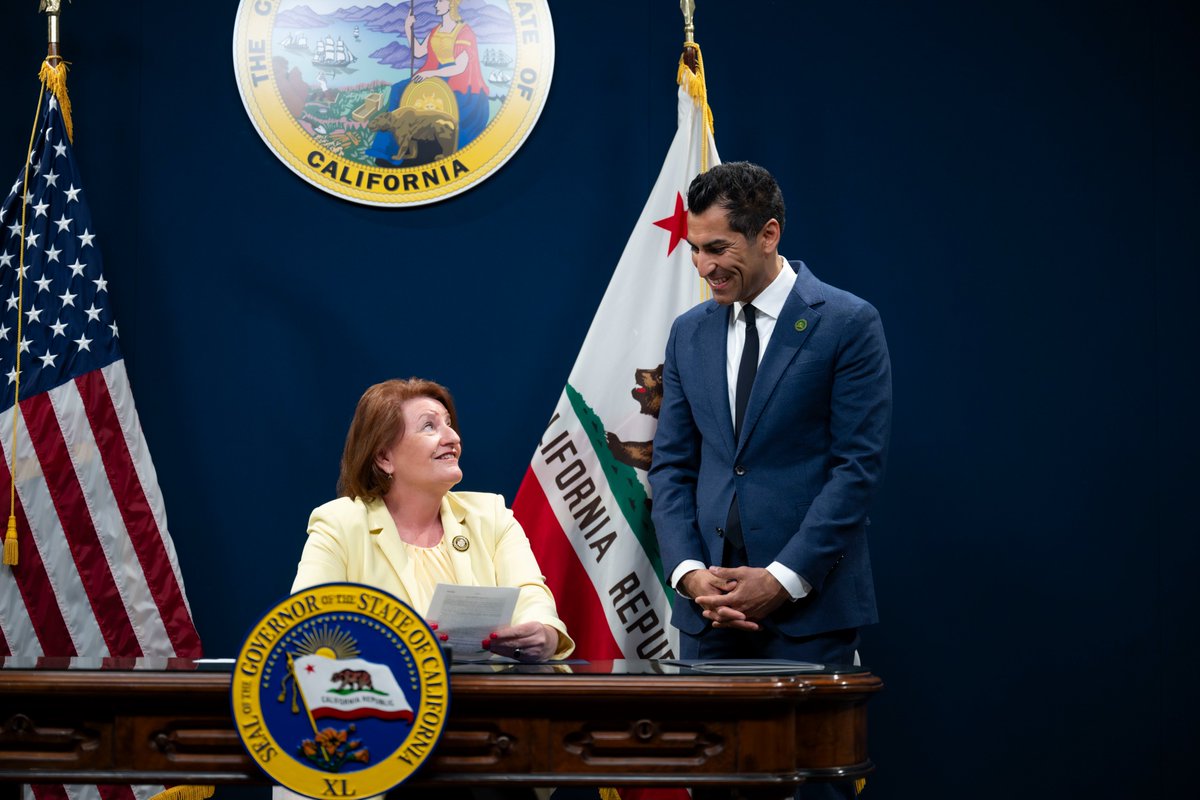 CASpeakerRivas's tweet photo. Today, @SenToniAtkins became the first Senate Pro Tem in state history to sign legislation into law as Acting Governor. She signed our bill #AB588, ensuring that Watsonville residents are better represented in regional water policy decisions. Honored to be part of this moment! https://t.co/Z6o4kdLNve