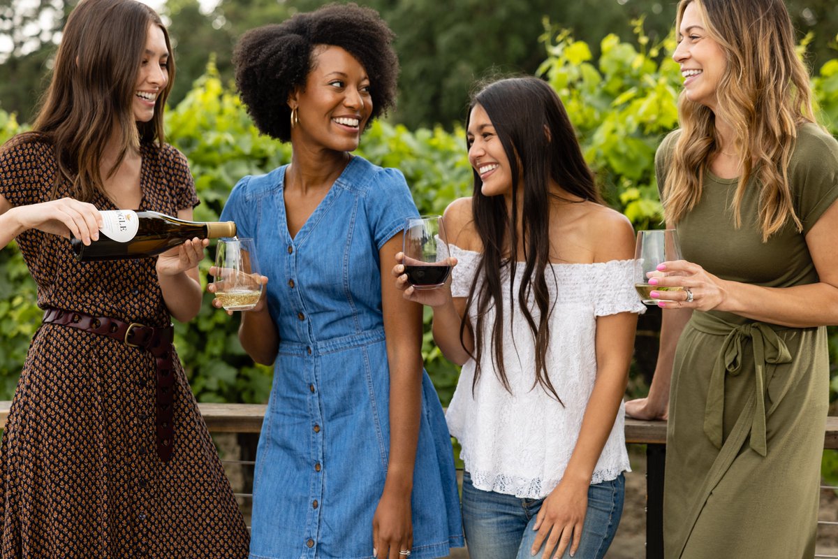 It's wine o'clock somewhere and that somewhere is @BogleVineyards! 🤩🍷⁠
⁠
Located just 20 minutes from Downtown Sacramento in the heart of the Delta, Bogle Home Ranch is open for guided tastings Thursday through Sunday, offering sprawling views of its Chardonnay vineyards.