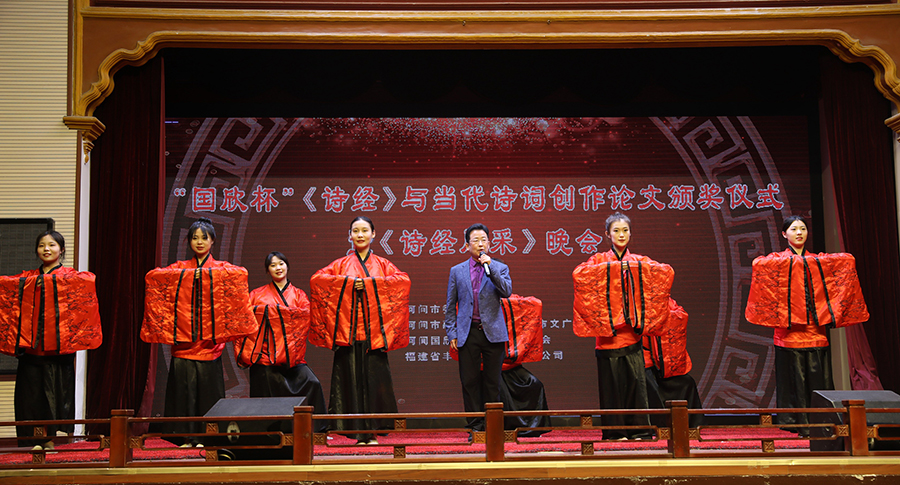ChinaDaily's tweet photo. A meeting to exchange information on The Book of Songs — known in Chinese as #Shijing — and contemporary #poetry was held recently in Hejian, a county-level city in Cangzhou, North China's Hebei province. https://t.co/hvcTiBNPlw https://t.co/bsqguSj9n0