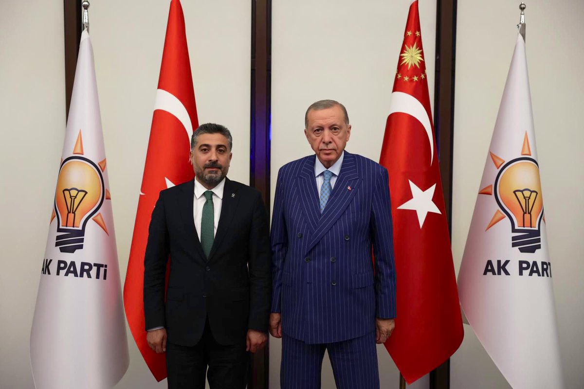 Cumhurbaşkanımız ve Genel Başkanımız Sayın <a href="/RTErdogan/">Recep Tayyip Erdoğan</a> ’ın tensipleriyle;  AK Parti Malatya İl Başkanlığı görevine asaleten atanan <a href="/namikgorentr/">Namık Gören</a> başkanımızı tebrik ediyor, muvaffakiyetler diliyorum.