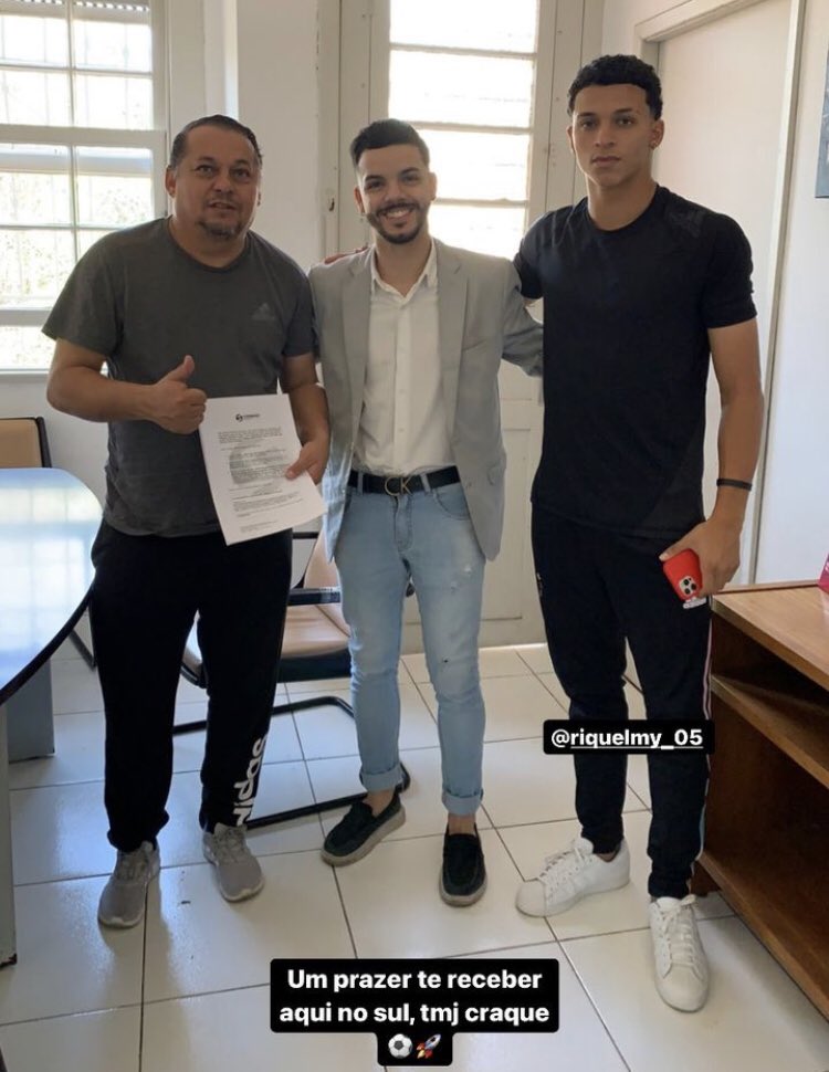 InterTimeLine's tweet photo. Riquelmy (18) está no Rio Grande do Sul para se tornar novo jogador do Internacional. 🚨

Riquelmy atuará primeiramente pela equipe Sub-20 do clube. 🙌🏻

Jogador chega por empréstimo de uma temporada junto ao Sport. https://t.co/qqbuk6nPPo