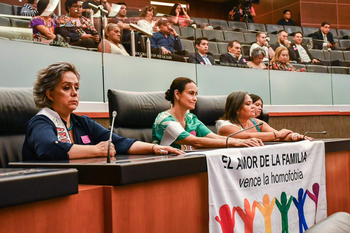 YaajMexico's tweet photo. @juventud_realmx @senadomexicano @pelayo_cristal @AlexReynosoM @JGarcia1102 @ivantagledurand @lolkincast @kenyacuevas101 @MichaelBoons1 @Horacitu @femess @luisperelmanmx 🏆Este premio, en este importantísimo recinto legislativo de nuestro país, es un triunfo para toda la comunidad LGBTIQ+ 🏳️‍⚧️🏳️‍🌈 y para aquellas que han alzado su voz incidente y puesto su cuerpa dicidente en cada marcha y cada lucha. https://t.co/gupAjUlQGd