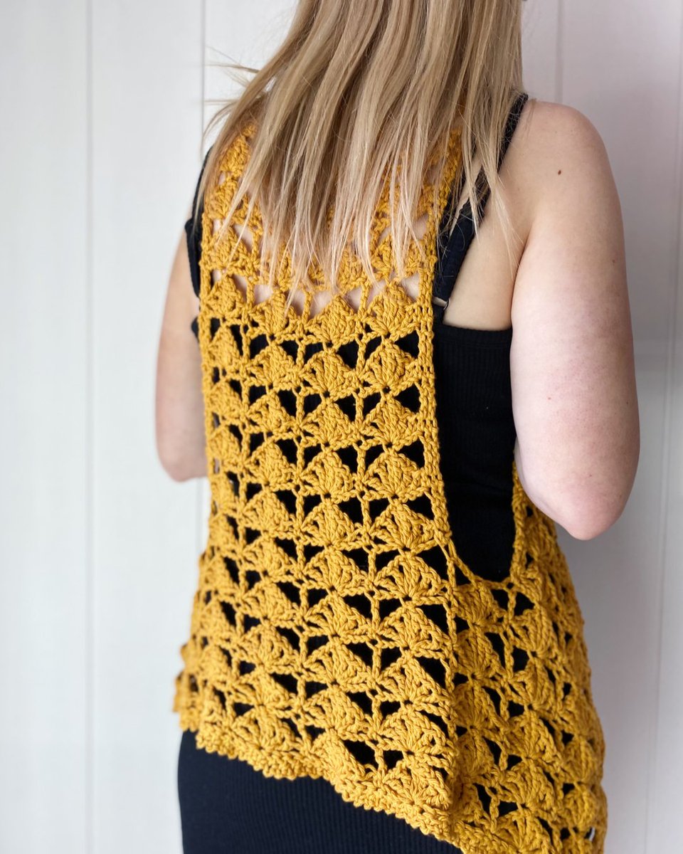 ReVeDesignCo1's tweet photo. FANTAIL VEST CROCHET PATTERN
This is a completely adjustable design which means you can make it to fit anyone! 
It's a perfect foil to a #littleblackdress or #bluejeansandtee outfits.   Create one or more in your favorite colors - your wardrobe will be grateful! https://t.co/Y9ras1TRFr