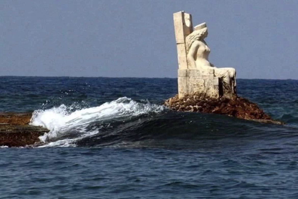 historyinmemes's tweet photo. The statue of Queen Zenobia stands proudly in Lattakia, Syria, situated in the middle of the Mediterranean Sea. Zenobia, a courageous queen, defied Rome and left a lasting mark on history. In the third century A.D., Palmyra, a thriving city in the Roman province of the same name, embodied wealth, culture, and power. It served as the backdrop for Queen Zenobia's ambitious quest for dominance.

The stage for this dramatic confrontation had been set over several decades. During the middle of the third century A.D., the Roman Empire faced severe political and economic turmoil, with constant attacks on its frontiers and an unstable core. The devastating defeat and capture of Emperor Valerian by the Persians in 260 further plunged Roman rule into disarray. Meanwhile, the Gallic empire in Europe began to rebel and break away from Rome.

Amidst the empire's vulnerability and distractions, Zenobia recognized her opportunity to expand her influence. Palmyra had a history of cooperation with Roman rule, which had brought numerous benefits to the desert kingdom. Located approximately 130 miles northeast of Damascus in modern-day Syria, Palmyra thrived under Roman control since the first century A.D. Its strategic position at the crossroads between the Roman-dominated Mediterranean world and the mighty empires of Asia contributed to its immense significance, both strategically and economically.