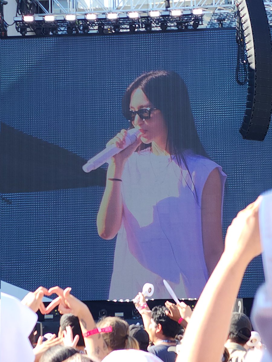 godmitzu's tweet photo. Mina in the muscle tee and sunglasses combination is so 🫠 https://t.co/5cnT5kQhgc