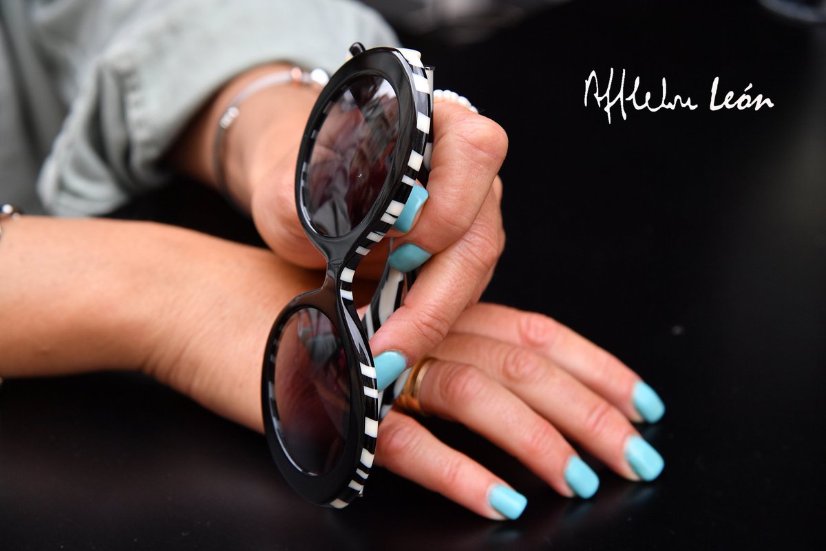 AfflelouLeon's tweet photo. Tu imagen, tu estilo, tus gafas, en Alain Afflelou León 😎💄🫦👗👟👓🕶
#MagicClip #alainafflelouleon #afflelouleon #leonesp #gafasgraduadas #gafas #gafaspolarizadas #gafasdesol #optica #opticooptometristas #optometristas #gafasdemoda #saludvisual #comerciodeleon #moda https://t.co/isrjutWMjl