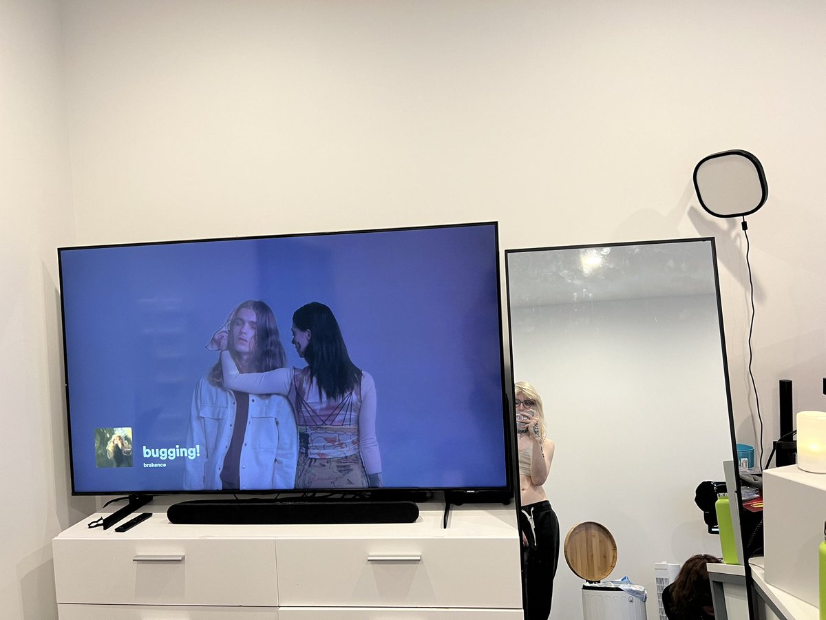 DRAGONBOOTS's tweet photo. room comin together https://t.co/IkFEJvLx8l