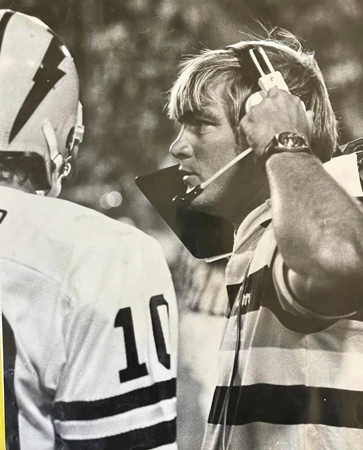 EdisonChargerFB's tweet photo. It is with great sadness that we must announce the passing of Edison legend, Bill Workman.
•
A few words from Coach Belcher: “After serving as a Freshman coach for five years, I was surprised to be asked to join Coach Workman's varsity staff. I must say I was a bit intimidated https://t.co/OGiTYf81dV
