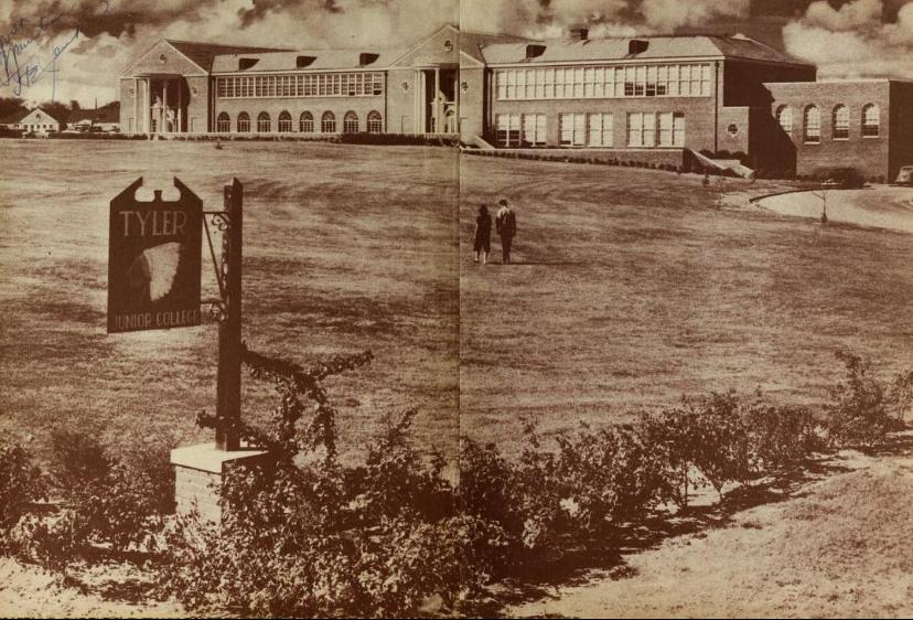 TylerJrCollege's tweet photo. Check out this photo of the front of TJC's Jenkins Hall -- from 1954! 😮🕗 Campus certainly has changed since then!

#TJC #ProudtobeTJC #feathersup #TBT #ThrowbackThursday #throwback #college #highered #instathrowback #instagood https://t.co/ifrUDuDnbu